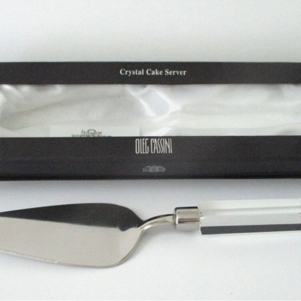 Oleg Cassini Cake Serving Single Crystal Cale Server
